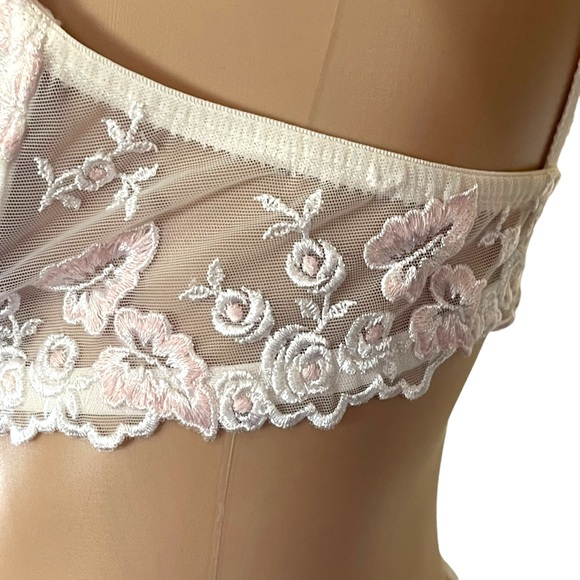 Vintage early 90s Lise Charmel retired style pink and white floral romantic bra - Picture 13 of 14